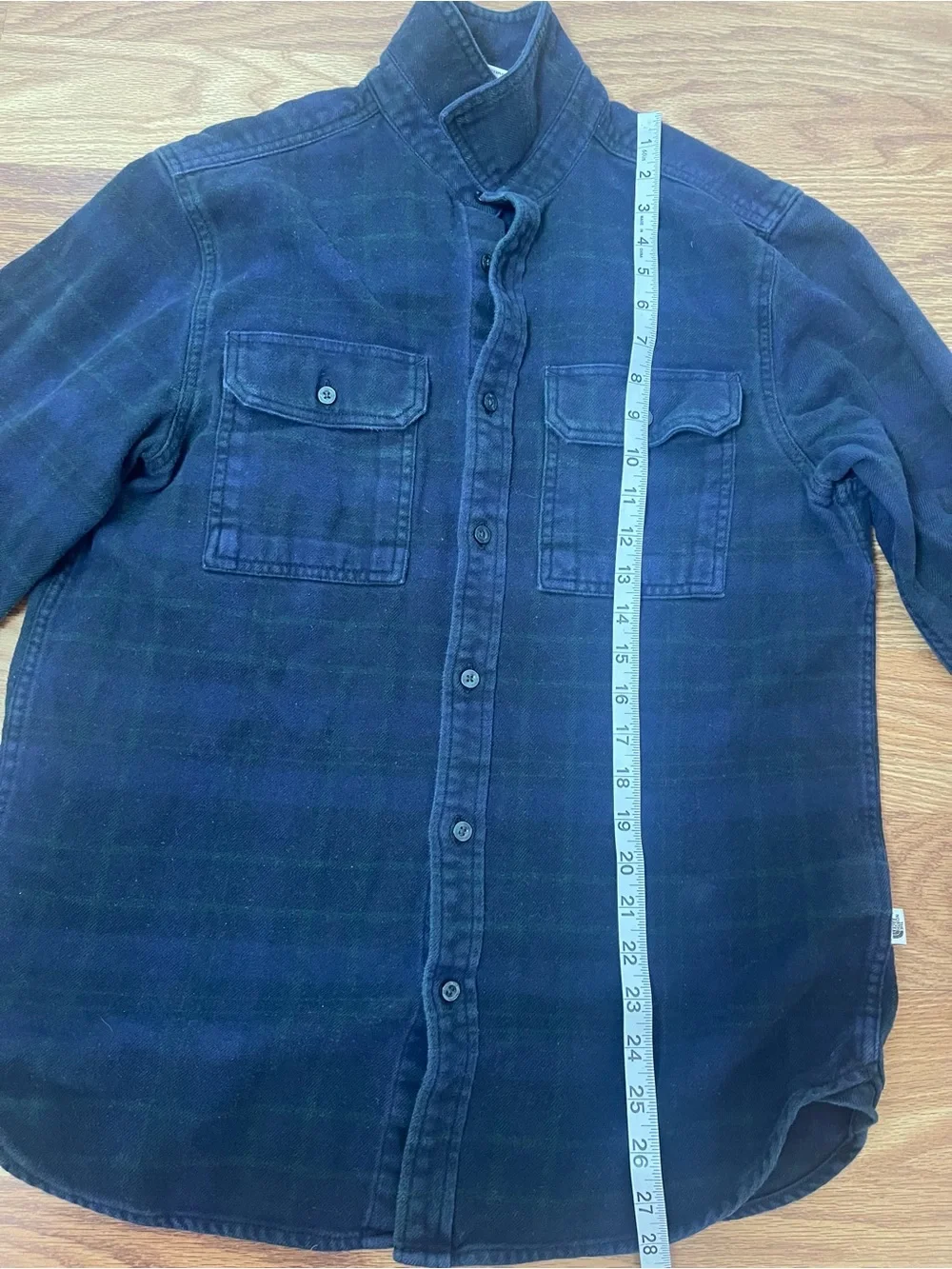 The north face  long-sleeve button-down shirt size M